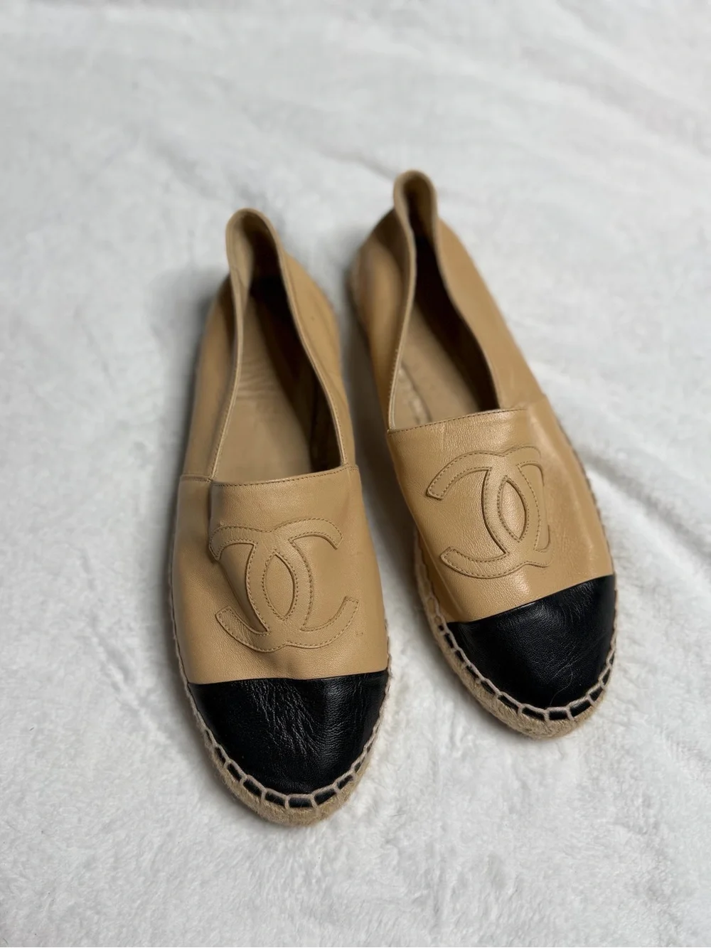 CHANEL Beige/Black Lambskin CC logo Espadrilles Flats | size 37